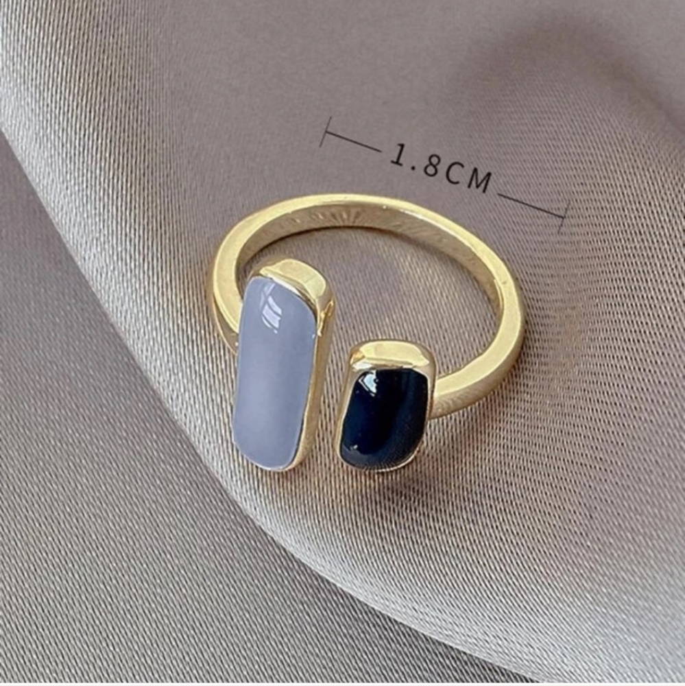 Retro Gold Cuff Ring - Picture 3 of 4